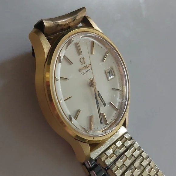 Omega Gold Quartz Watch - Picture 4 of 15